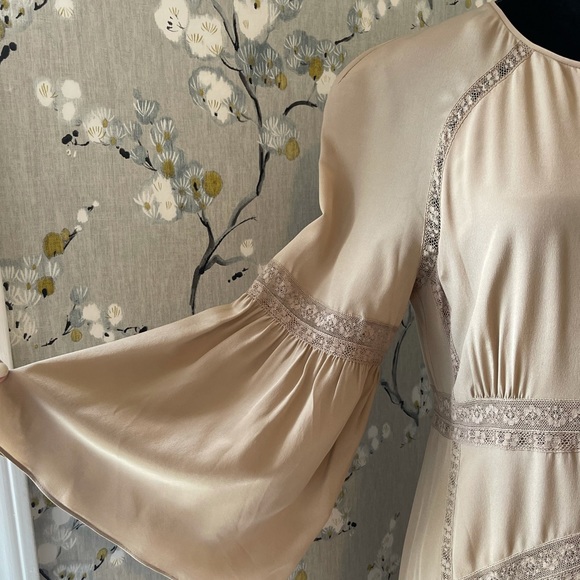 Women’s Burberry Silk Tan Long Sleeve Gown SZ: 10 - Picture 9 of 15